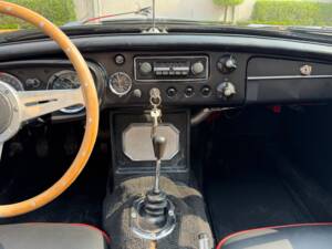 Image 11/20 of MG MGB (1969)