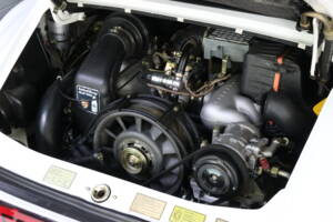 Imagen 28/30 de Porsche 911 Carrera 3.2 (WTL) (1986)