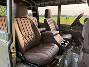 Bild 7/21 von Land Rover Defender 110 (2005)