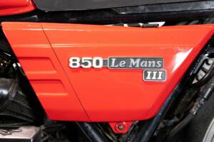 Image 25/49 de Moto Guzzi 850 LeMans (1981)