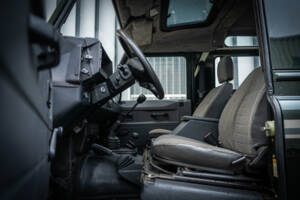 Bild 31/41 von Land Rover Defender 90 (1995)