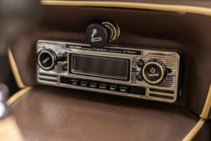 Immagine 32/50 di Jaguar Type E V12 (1973)