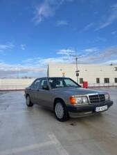 Immagine 3/39 di Mercedes-Benz 190 E 2.6 (1990)