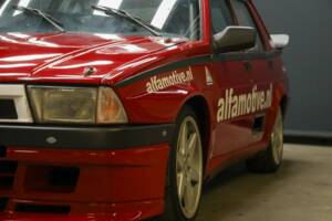 Image 26/50 de Alfa Romeo 75 3.0 V6 QV (1990)