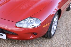 Image 11/50 de Jaguar XKR (2000)