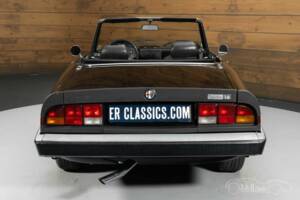 Image 15/19 of Alfa Romeo 1.6 Spider (1986)
