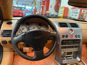 Immagine 10/18 di Aston Martin V12 Vanquish (2003)