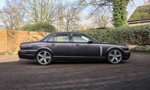 Image 2/41 of Jaguar XJR (2008)