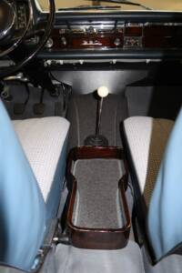 Image 28/50 of Mercedes-Benz 220 b (1965)