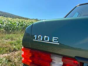 Bild 18/21 von Mercedes-Benz 190 E 2.3 (1991)