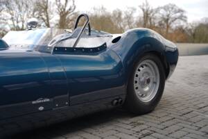 Image 48/50 of Lister Knobbly (1958)