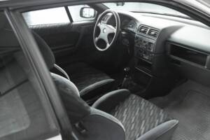 Bild 21/41 von Opel Calibra 2,0 (1991)