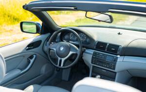 Image 15/31 of BMW 325Ci (2001)