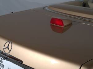 Image 21/47 de Mercedes-Benz 560 SL (1987)