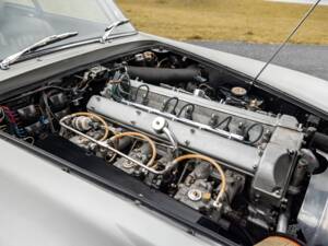 Immagine 5/74 di Aston Martin DB 5 Vantage (1964)
