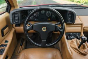 Image 17/22 of Lotus Esprit Turbo HC (1989)