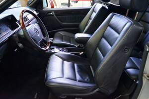 Bild 26/69 von Mercedes-Benz E 320 "Final Edition" (1997)