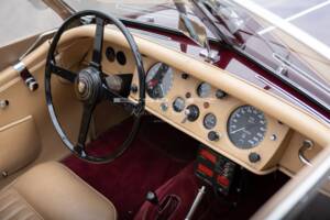 Image 27/32 de Jaguar XK 140 OTS (1955)