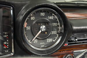 Image 29/45 of Mercedes-Benz 250 SE (1967)