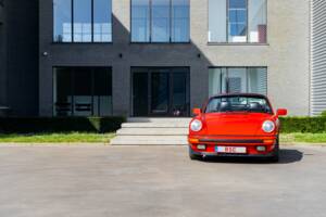 Image 33/38 de Porsche 911 Carrera 3.2 (1987)