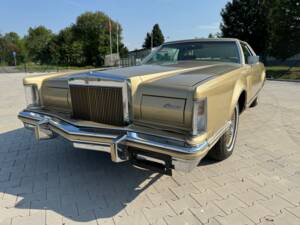 Image 3/31 of Lincoln Continental Diamond Jubilee Gold Edition (1978)
