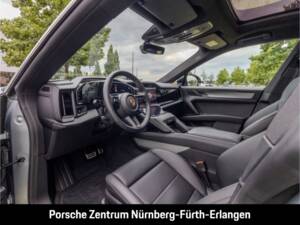Image 19/50 of Porsche Cayenne S Electric (2026)