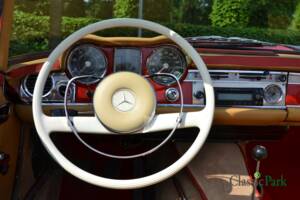 Image 32/50 de Mercedes-Benz 230 SL (1964)