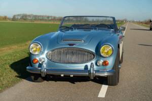 Image 2/7 de Austin-Healey 3000 Mk III (BJ8) (1966)