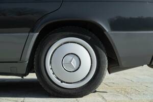 Imagen 14/45 de Mercedes-Benz 190 E (1989)