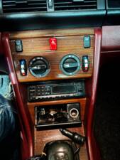 Afbeelding 3/14 van Mercedes-Benz 200 E (1989)