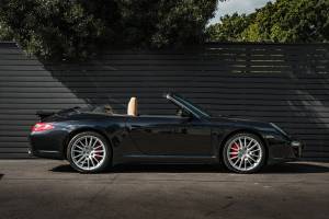 Immagine 38/45 di Porsche 911 Carrera 4S (2010)