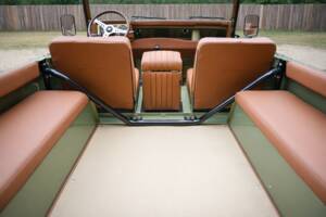 Bild 22/47 von Land Rover 90 (1990)