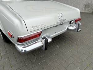 Image 13/36 of Mercedes-Benz 280 SL (1969)