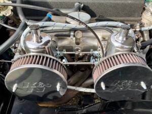 Image 19/25 of Triumph TR 250 (1968)