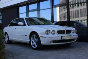 Imagen 27/77 de Jaguar XJ 8 4.2 (2005)