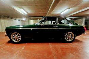 Image 4/8 of MG MGB GT (1976)