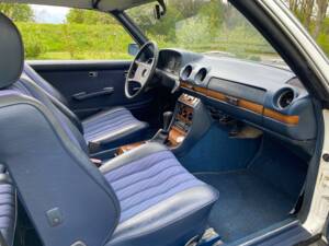 Image 39/49 of Mercedes-Benz 230 C (1980)