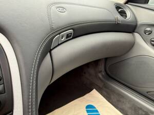 Image 23/29 of Mercedes-Benz SL 55 AMG (2004)