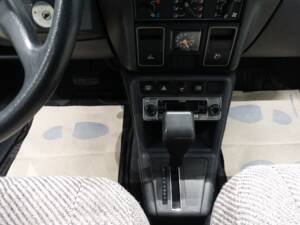 Bild 18/24 von Peugeot 305 (1986)