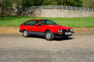 Image 24/25 of Alfa Romeo GTV 6 2.5 (1984)