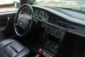 Image 26/50 of Mercedes-Benz 190 E 2.3-16 (1985)