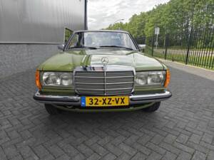 Immagine 15/50 di Mercedes-Benz 230 CE (1982)