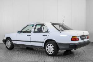 Imagen 8/50 de Mercedes-Benz 200 (1986)