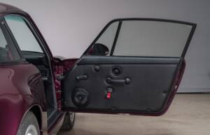 Image 19/31 de Porsche 911 Carrera RS (1992)