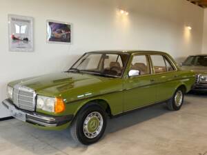 Immagine 69/91 di Mercedes-Benz 240 D (1981)