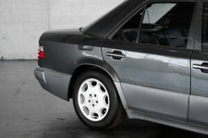Bild 21/50 von Mercedes-Benz E 500 (1993)