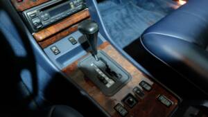 Afbeelding 10/32 van Mercedes-Benz 560 SEL (1990)