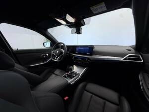 Image 22/34 of BMW M3 Competition Touring xDrive (2025)