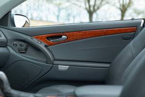 Image 41/50 of Mercedes-Benz SL 500 (2001)