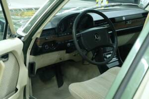 Image 21/50 de Mercedes-Benz 450 SEL 6,9 (1975)
